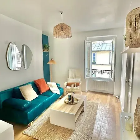 Charming Modern In With Views 아파트 쀼또